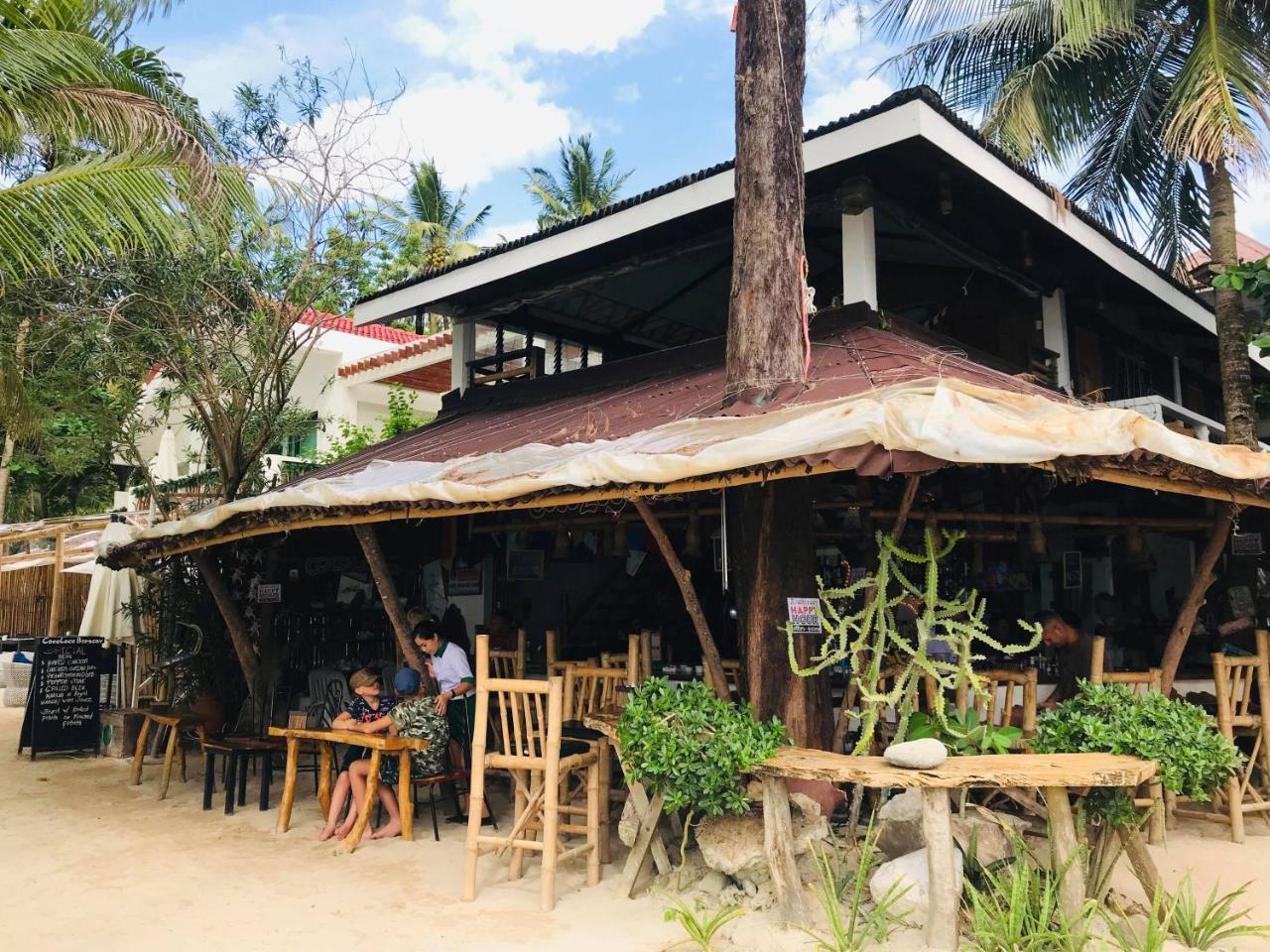 โคโค่โลโค่ บีช รีสอร์ท Manoc-Manoc ภายนอก รูปภาพ