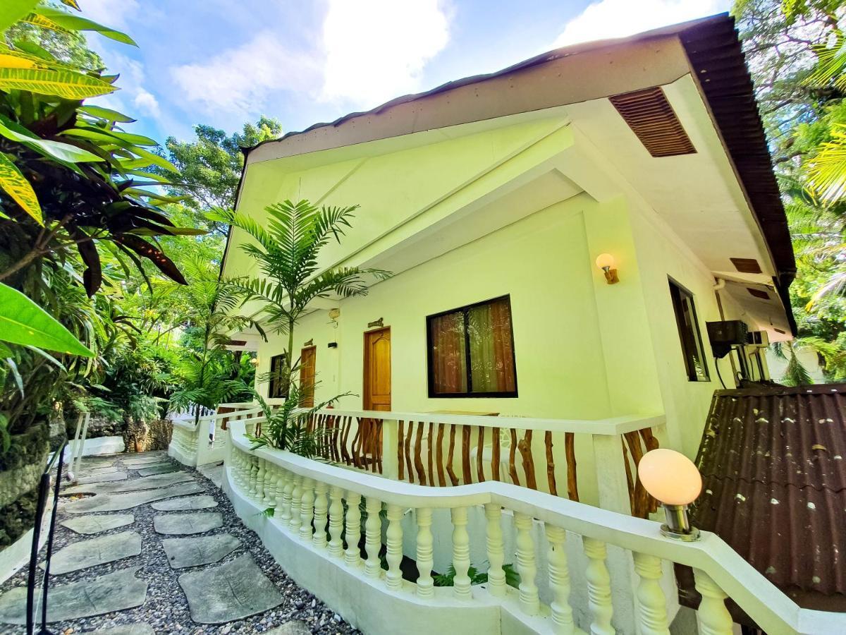 โคโค่โลโค่ บีช รีสอร์ท Manoc-Manoc ภายนอก รูปภาพ