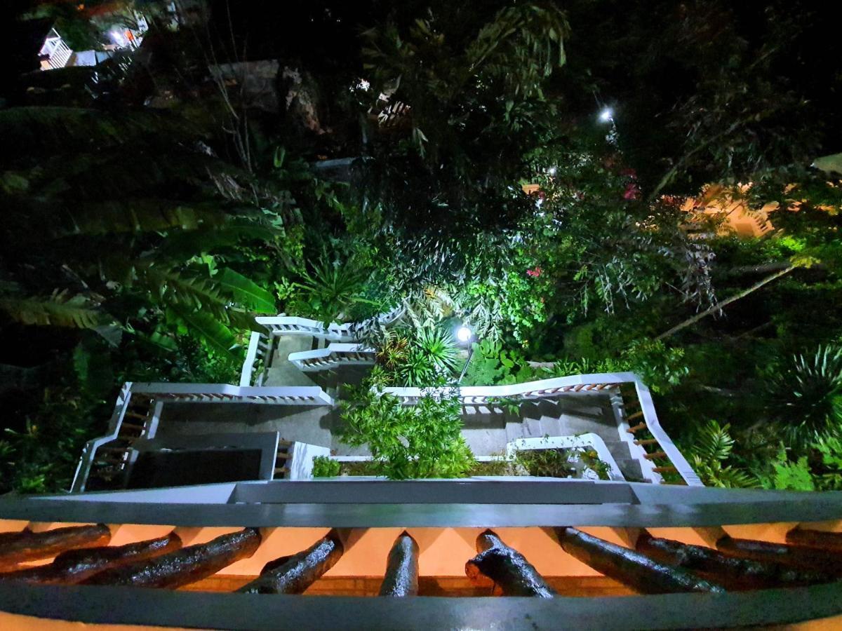 โคโค่โลโค่ บีช รีสอร์ท Manoc-Manoc ภายนอก รูปภาพ